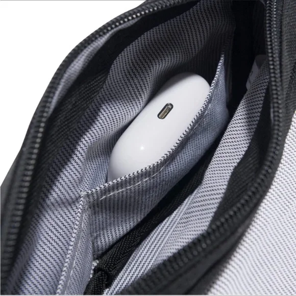 Carhartt Legacy Women's Essentials Crossbody Bag and Waist Pouch - Picture 4 of 6